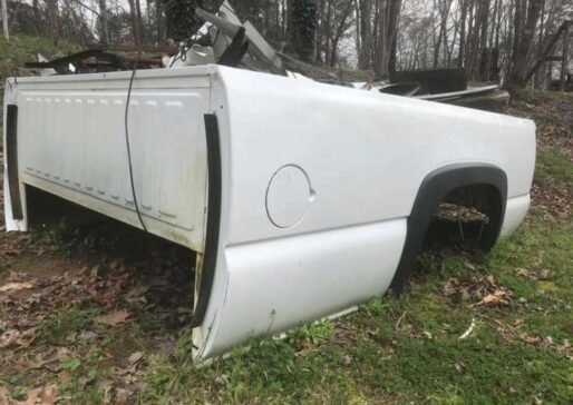 1999- 2006 Chevy GMC 700$ White Long wheel base pickup bed